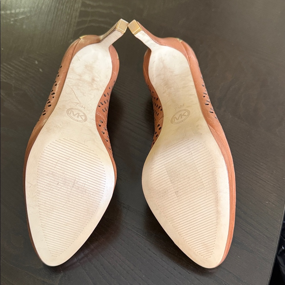 MICHAEL Michael Kors Florentine Laser-cut Leather Pumps In Brown and Tan - Picture 10 of 16